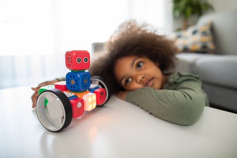 Why parents are choosing a summer of screen-free stimulation for kids. Photo: Unsplash / Robo Wunderkind