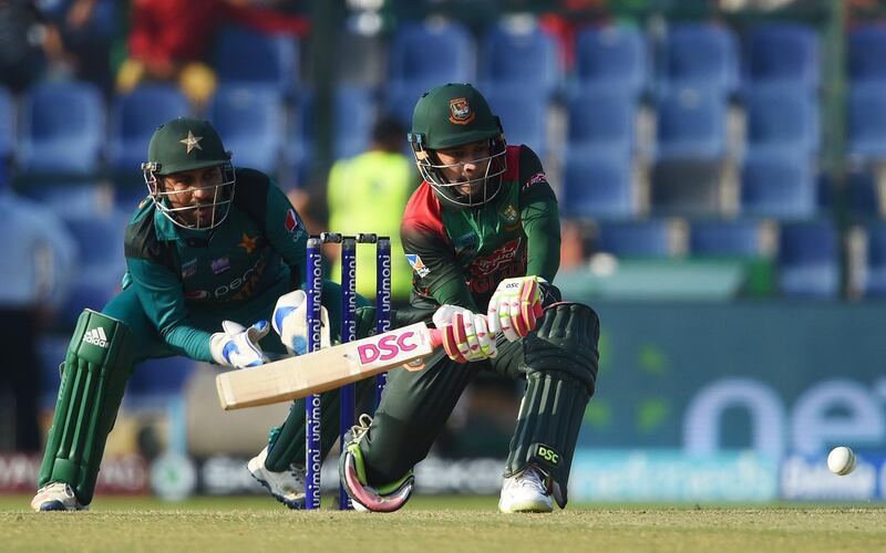 Bangladesh batsman Mushfiqur Rahim plays a shot as Pakistan captain Sarfraz Ahmed (L) looks on during the one day international (ODI) Asia Cup cricket match between Bangladesh and Pakistan at the Sheikh Zayed Stadium in Abu Dhabi on September 26, 2018. / AFP / ISHARA S. KODIKARA
