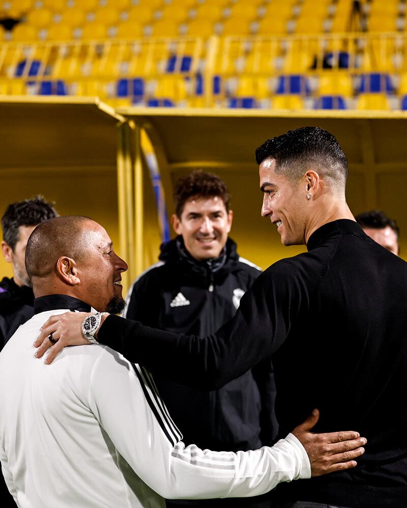 Cristiano Ronaldo with Roberto Carlos during Real Madrid's training in Riyadh on Friday, January 13, 2023. Photo: Real Madrid Twitter / @realmadriden