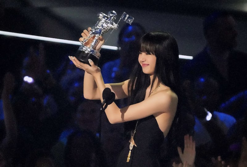 Lisa accepts the Best K-Pop award for 'Lalisa'. AFP