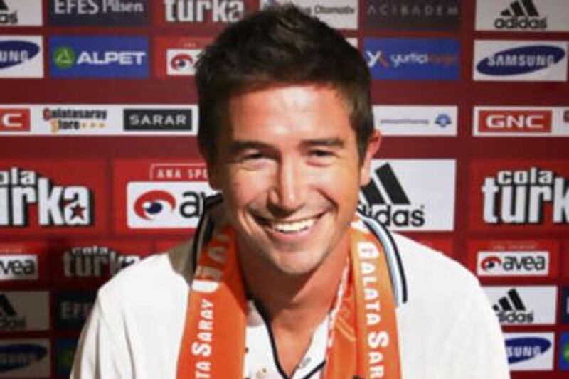 The Australian Harry Kewell signs a contract with Galatasaray during a ceremony in Istanbul.
