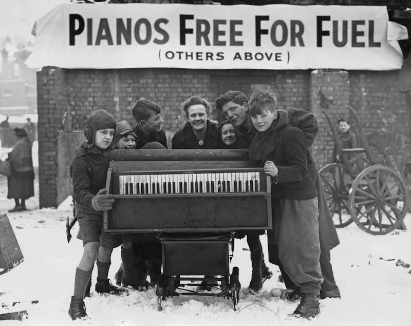 Mickleburgh piano manufacturers in 1947 give away unused pianos to Bristol families who need the wood for fuel