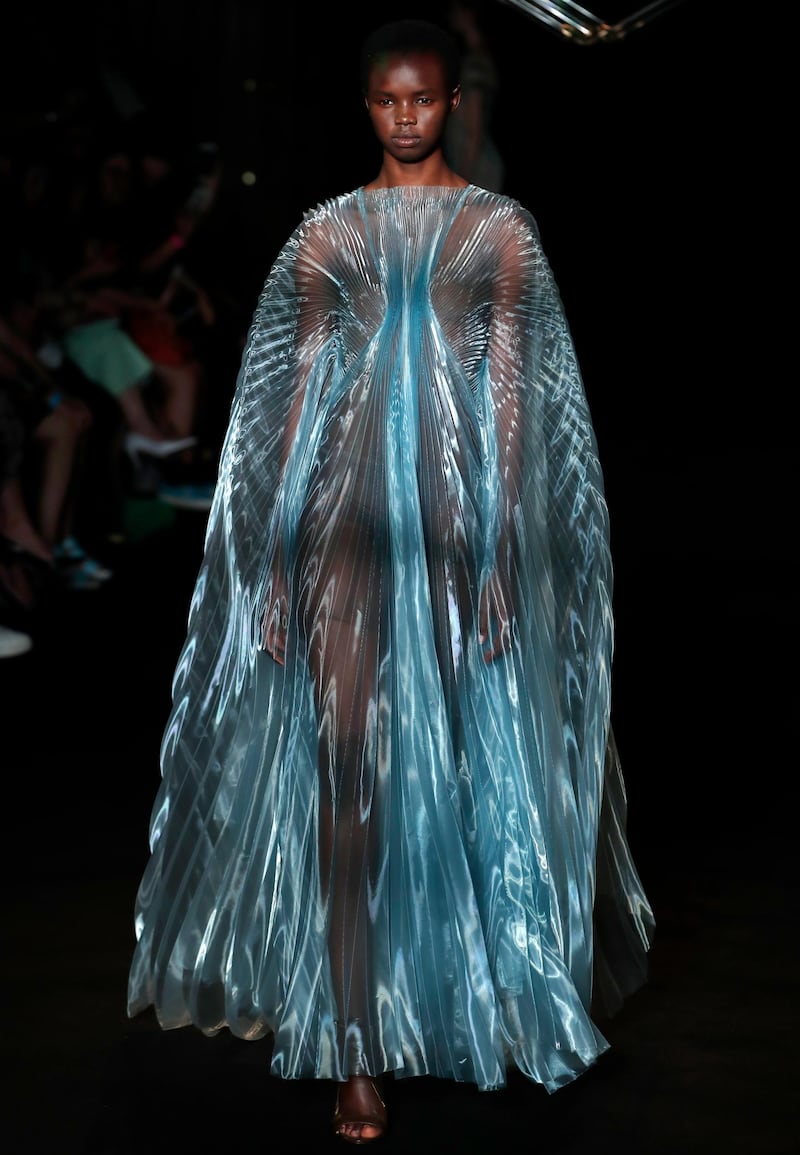 epa06857557 A model presents a creation from the Fall/Winter 2018/19 Haute Couture collection by Dutch designer Iris Van Herpen during the Paris Fashion Week, in Paris, France, 02 July 2018. The presentation of the Haute Couture collections runs from 01 to 05 July.  EPA/IAN LANGSDON