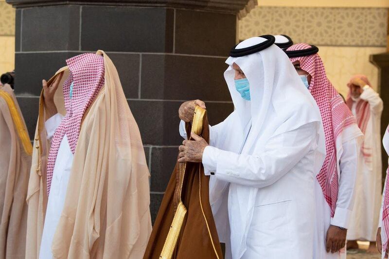 Khalid bin Faisal bin Abdulaziz Al Saud, the governor of Makkah Province, performs Istisqa (rain-seeking) prayer on Thursday at the holy mosque of Makkah in Saudi Arabia. Courtesy Makkah Province