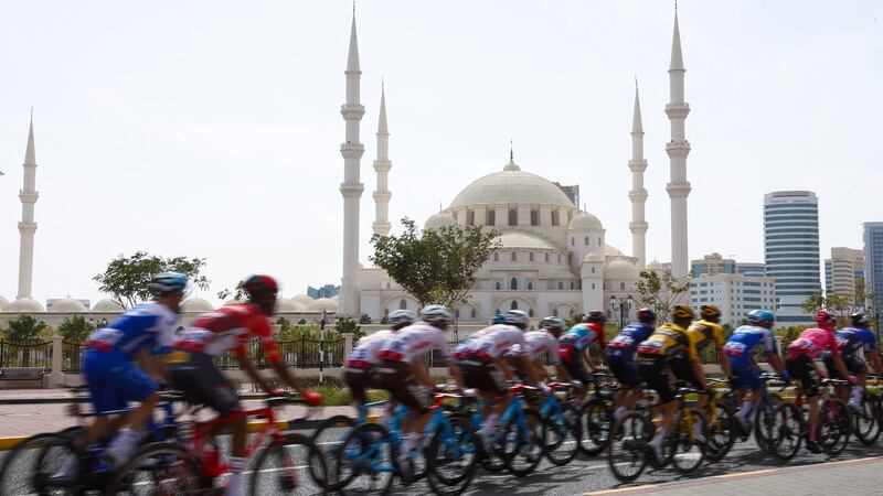 The peloton cycles past a mosque. Photo: UAE Tour