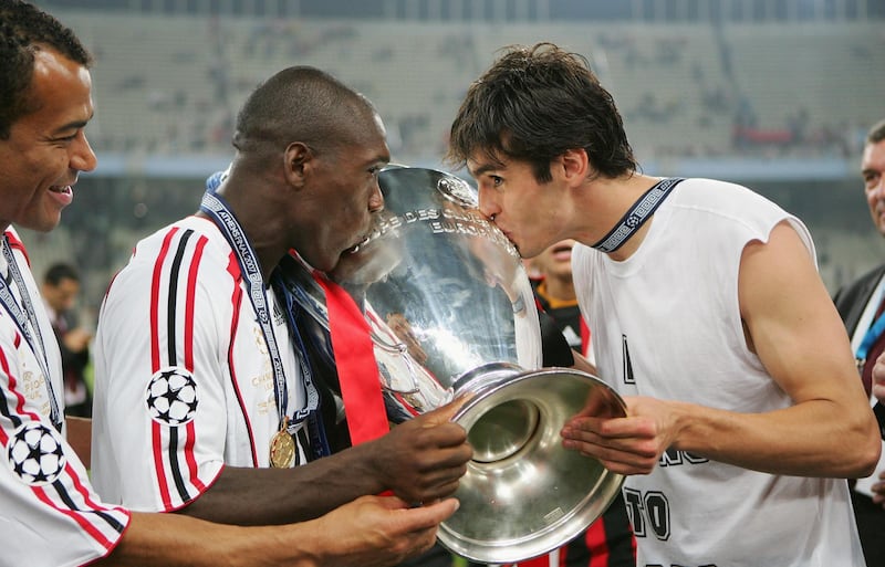 ATHENS, GREECE - MAY 23:  (L to R) Milan teammates Clarence Seedorf and Kaka kiss the trophy following their teams 2-1 victory during the UEFA Champions League Final match between Liverpool and AC Milan at the Olympic Stadium on May 23, 2007 in Athens, Greece.  (Photo by Jamie McDonald/Getty Images)