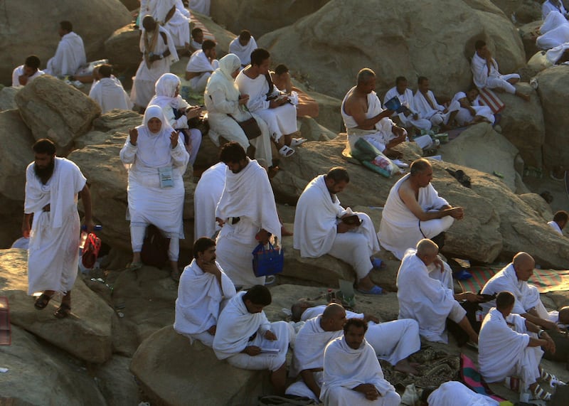 epa02993920 Muslim pilgrims gathered at the Mount of Mercy (also caled Mount Arafat) during sunrise, on the second day of the Muslim's Haj 2011 pilgrimage, in Arafat, Saudi Arabia, 05 November 2011.  Millions of Muslims arrived in Saudi Arabia to perform their Hajj. The Hajj 2011 is taking place from 04 to 09 November.  EPA/AMEL PAIN *** Local Caption ***  02993920.jpg