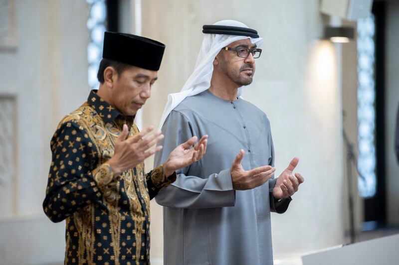 Sheikh Mohamed and Mr Widodo perform prayers at the mosque.