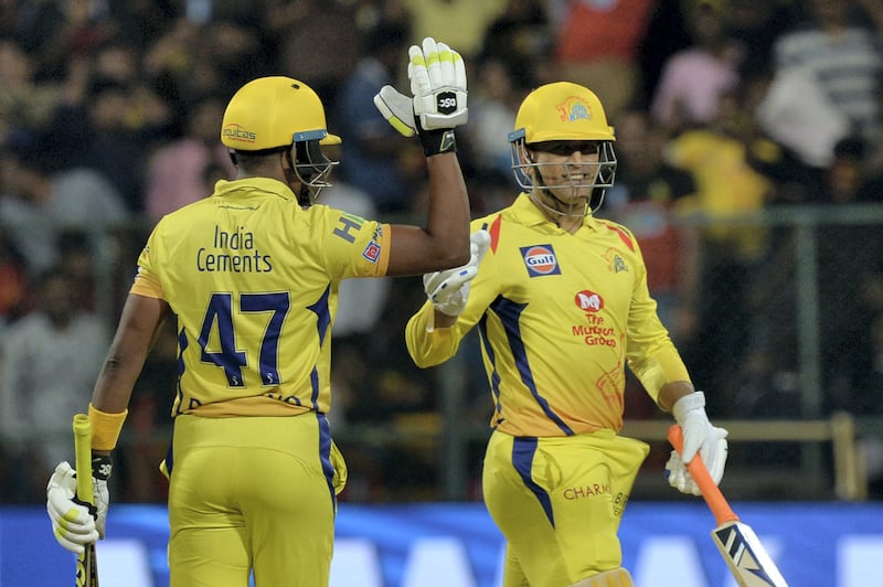 Chennai Super Kings batsman DJ Bravo (L) celebrates his team's victory with captain Mahendra Singh Dhoni after the 2018 Indian Premier League (IPL) Twenty20 cricket match between Royal Challengers Bangalore and Chennai Super Kings at The M. Chinnaswamy Stadium in Bangalore on April 25, 2018. - Chennai Super Kings chased down a target of 206 runs set by Royal Challengers Bangalore. (Photo by Manjunath KIRAN / AFP) / ----IMAGE RESTRICTED TO EDITORIAL USE - STRICTLY NO COMMERCIAL USE----- / GETTYOUT
