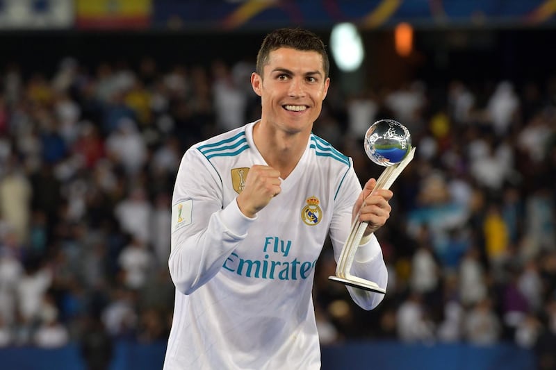 TOPSHOT - Real Madrid's Portuguese forward Ronaldo celebrates with the 2017 FIFA Club World Cup Silver Ball award following their victory in the Club World Cup final football match against Gremio at Zayed Sports City Stadium in the Emirati capital Abu Dhabi on December 16, 2017.
Real Madrid defeated Gremio 1-0 to lift the FIFA Club World Cup for the third time in their history. / AFP PHOTO / Giuseppe CACACE