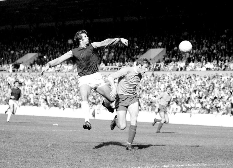 (L-R) West Ham United's Geoff Hurst beats Sheffield Wednesday's Sam Ellis to a header  (Photo by Barratts/PA Images via Getty Images)