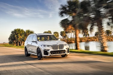 The new BMW X7 M50i. New top-performance motorisation for Sports Activity Vehicles in the top class and luxury segment, in the form of a V8 engine with BMW TwinPower Turbo technology, featuring an output of 390 kW/530 hp and model-specific suspension technology complete with M sports differential – resulting in a new dimension of superior performance.