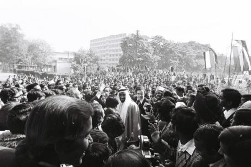 An image from the Itihad archive. Courtesy Al Itihad.
India. 1975. Sheikh Zayed visiting IndiaÕs industrial and historical landmarks.
 *** Local Caption ***  000177.JPG