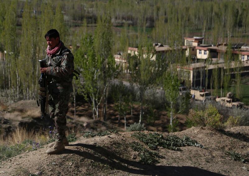 A member of the Afghan security forces keeps watch near the site of an attack by Taliban militants on a government compound in the Khwaja Omari district in the southeastern province of Ghazni on April 12, 2018.
Taliban militants launched a pre-dawn raid on a district government compound in Afghanistan on April 12, killing at least seven people including the local governor, officials said. / AFP PHOTO / ZAKERIA HASHIMI