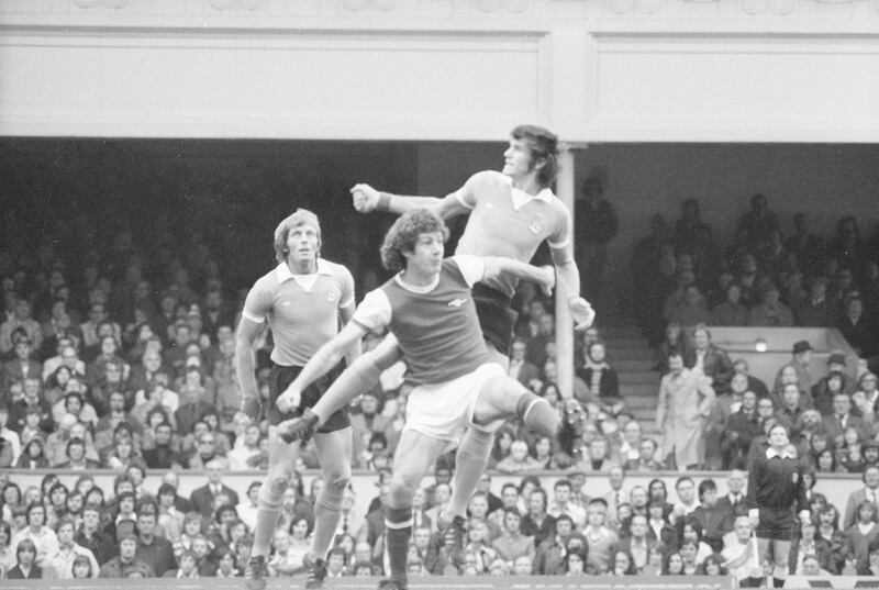 4th October 1975:  Arsenal play Manchester City at Highbury; Mike Doyle, Brian Kidd and Colin Bell at close quarters.  (Photo by David Ashdown/Keystone/Getty Images)