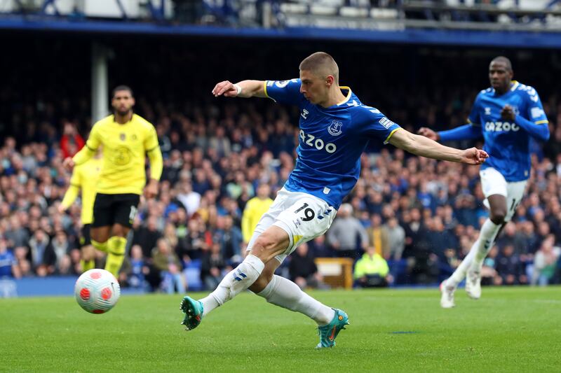 Vitaliy Mykolenko misses a chance to make it 2-0 to Everton. Getty