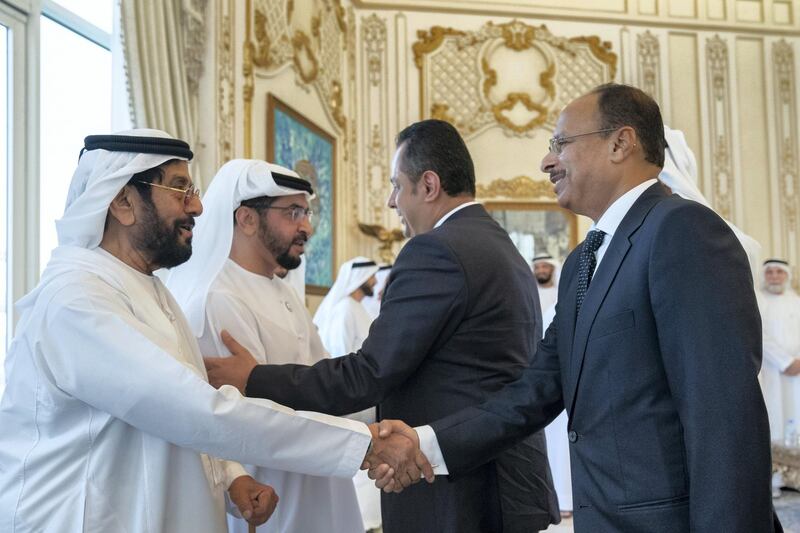 ABU DHABI, UNITED ARAB EMIRATES - June 10, 2019: HH Sheikh Hamdan bin Zayed Al Nahyan, Ruler’s Representative in Al Dhafra Region (2nd L) greets HE Dr Maeen Abdulmalik, Prime Minister of Yemen (2nd R), during a Sea Palace barza. Seen with HH Sheikh Tahnoon bin Mohamed Al Nahyan, Ruler's Representative in Al Ain Region (L).
( Mohamed Al Hammadi / Ministry of Presidential Affairs )
---