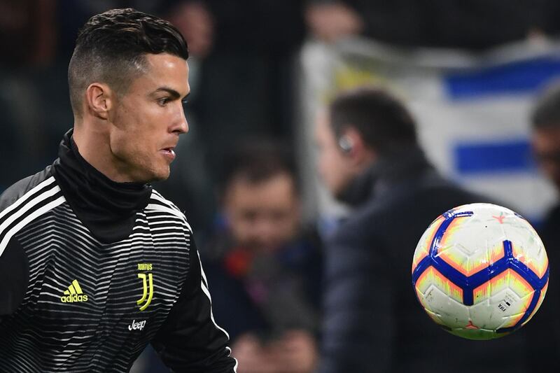 Juventus' Portuguese forward Cristiano Ronaldo eyes the ball as he warms up prior to the Italian Serie A football match Juventus vs Udinese on March 8, 2019 at the Juventus Allianz stadium in Turin. / AFP / Miguel MEDINA
