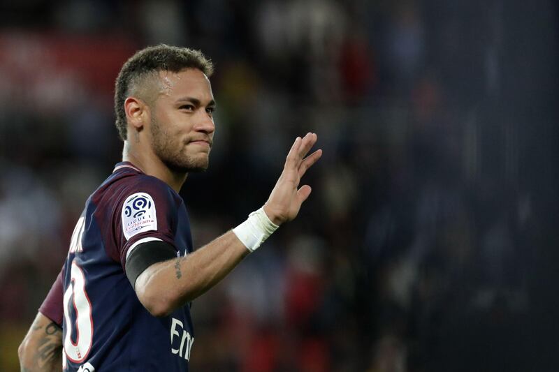 Paris Saint-Germain's Brazilian forward Neymar gestures  during the French L1 football match Paris Saint-Germain (PSG) vs Toulouse FC (TFC) at the Parc des Princes stadium in Paris on August 20, 2017. / AFP PHOTO / Thomas SAMSON