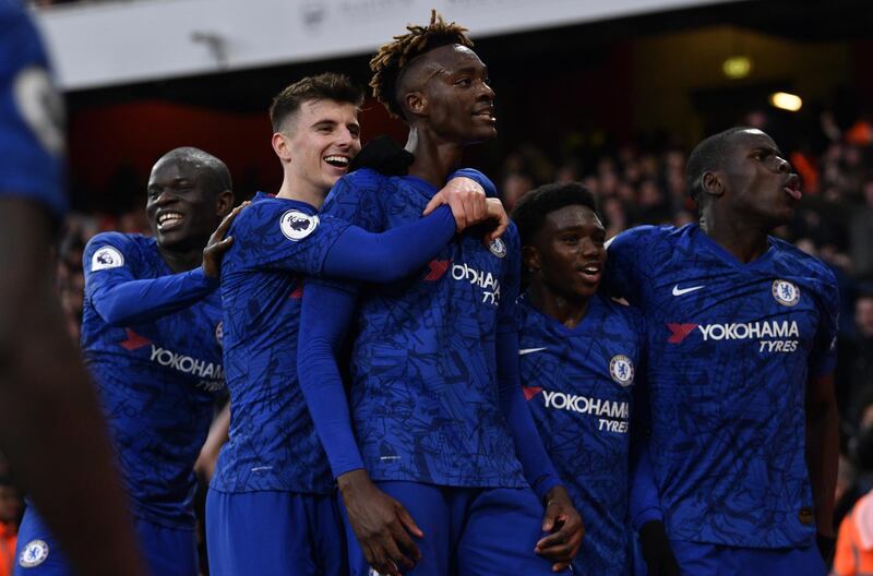 epa08093960 Chelsea's Tammy Abraham (C) celebrates with team mate Mason Mount (2-L) after scoring the 2-1 lead during the English Premier League soccer match between Arsenal FC and Chelsea FC held at the Emirates stadium in London, Britain, 29 December 2019.  EPA/NEIL HALL EDITORIAL USE ONLY.  No use with unauthorized audio, video, data, fixture lists, club/league logos or 'live' services. Online in-match use limited to 120 images, no video emulation. No use in betting, games or single club/league/player publications.