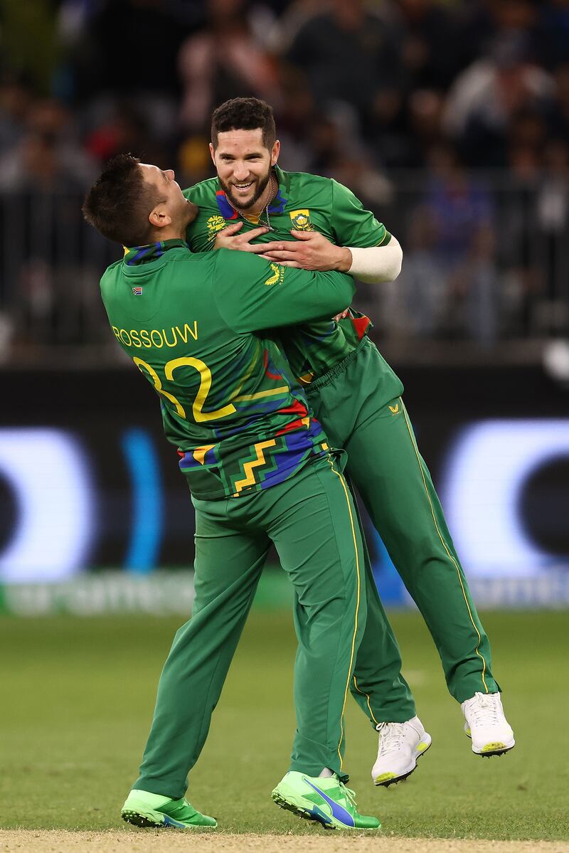 Rillee Rossouw and Wayne Parnell of South Africa celebrate Images)