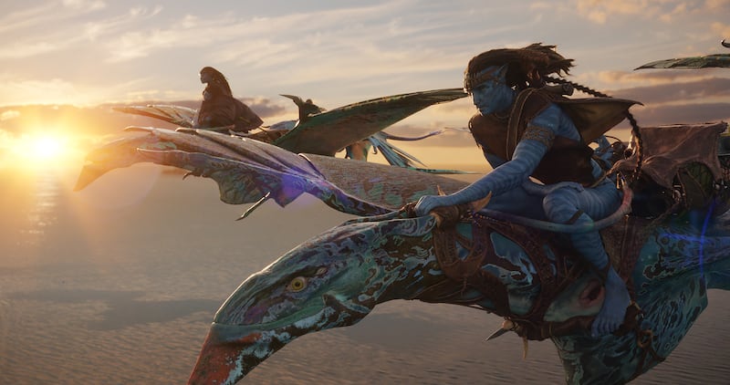 Neytiri (Zoe Saldana) and Jake Sully (Sam Worthington) in Avatar: The Way of Water
