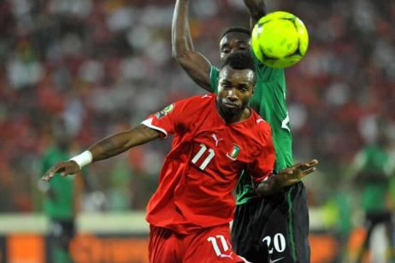 Equatorial Guinea Midfielder Javier-¡ngel Balboa Osa (Foreground)  defends against Zambia's Striker Emmanuel Mayuka during thier Group A match of The  Africa Cup of Nations between  Equatorial Guinea and Zambia in Malabo on January 29, 2012, at the Malabo stadium.   AFP PHOTO / ALEXANDER JOE