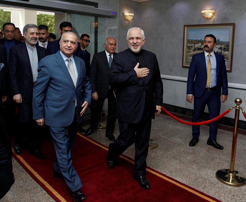 Iranian Foreign Minsiter, Mohammad Javad Zarif, walks with Iraqi Foreign Minister Mohamed Ali Alhakim in Baghdad, Iraq May 26, 2019. REUTERS/Khalid Al-Mousily