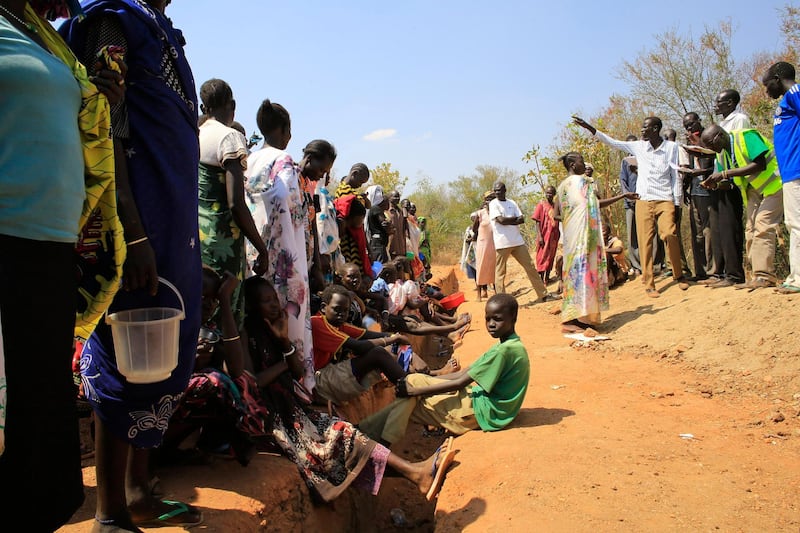 Families displaced by recent fighting in South Sudan, gather to be registered to receive dry food rations at a makeshift camp inside the United Nations Mission in Sudan (UNAMIS) facility in Jabel, on the outskirts of capital Juba December 23, 2013.  Clashes between rival groups of soldiers in Juba a week ago have spread across the country, which won its independence from Sudan in 2011 after decades of war. President Salva Kiir, from South Sudan's Dinka ethnic group, has accused former Vice President Riek Machar, a Nuer whom he dismissed in July, of trying to launch a coup. Machar dismissed the charge but has since said he is commanding troops fighting the government. REUTERS/James Akena (SOUTH SUDAN - Tags: POLITICS CIVIL UNREST SOCIETY)