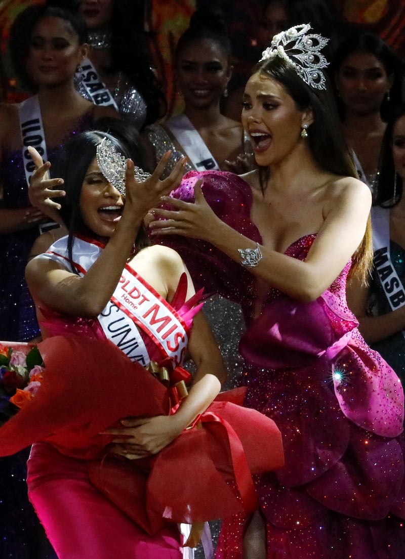 The crown didn't stay on winner Gazini Ganados's head long though, after she lost control of it in excitement.  EPA/ROLEX DELA PENA