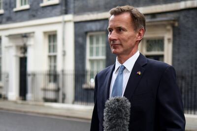 Jeremy Hunt walks outside Number 10 Downing Street, in London, Britain, October 25, 2022.  REUTERS / Henry Nicholls