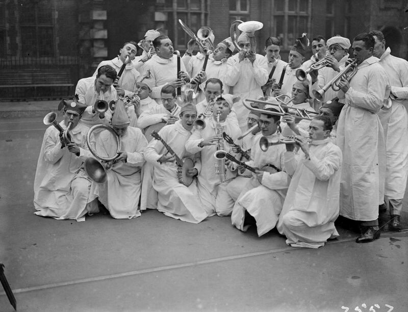 December 1926:  Students at Middlesex hopsital putting their hearts into playing in their rag-time band.  (Photo by Fox Photos/Getty Images)