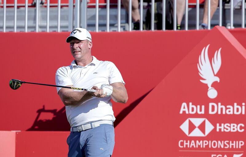 Abu Dhabi, United Arab Emirates, January 17, 2020.  2020 Abu Dhabi HSBC Championship.  Round 2.
Shaun Norris in action on the 18th hole. 
Victor Besa / The National
Section:  SP
Reporter:  Paul Radley and John McAuley
