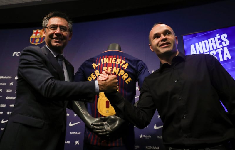 Andres Iniesta shakes hands with Josep Maria Bartomeu. Albert Gea / Reuters