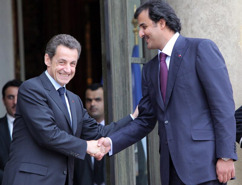 epa02016089 French President Nicolas Sarkozy, (L) bids farewell to Qatar's Sheikh Tamim Bin Hamad al Thani (R) after their working lunch the Elysee Palace, in Paris, France, 03 February 2010. President Sarkozy received Sheikh al Thani for a working lunch in order to disuss bilateral relationship and the situation in the Middle East region.  EPA/LUCAS DOLEGA *** Local Caption ***  02016089.jpg *** Local Caption ***  02016089.jpg