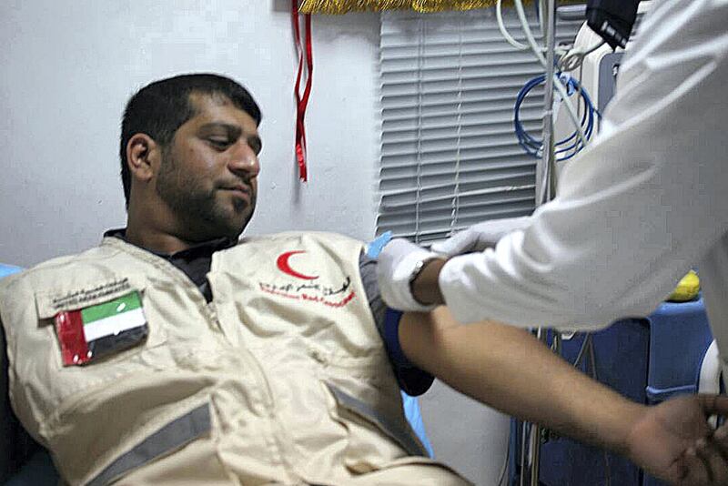 The UAE diplomatic mission donates blood to save the wounded from the Mogadishu bombings. (WAM-Photo)