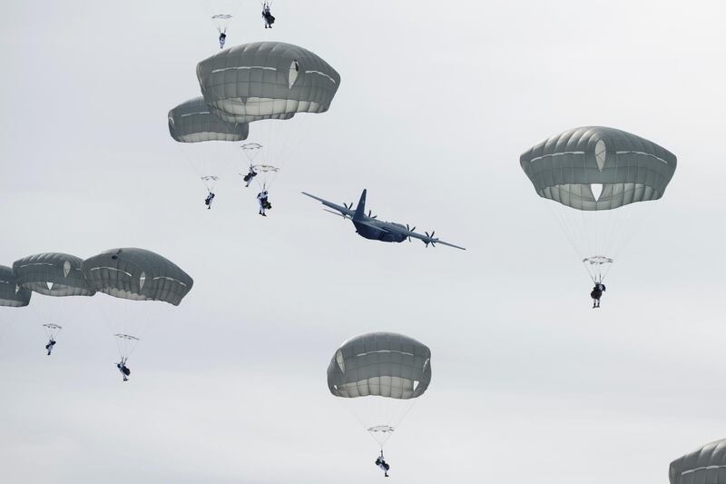 US Army Alaska paratroopers take part in a simulated forced-entry parachute assault over Malemute Drop Zone, Joint Base Elmendorf-Richardson, Alaska. Reuters