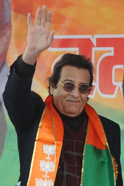Indian Bollywood actor and Bhartiya Janata Party (BJP) leader  Vinod Khanna (C) waves during a BJP rally at Rama Mandi in Jalandhar on December 24, 2011. The principal opposition party of India, the BJP, organised an election rally ahead of assembly elections in five states. AFP PHOTO/ NARINDER NANU (Photo by NARINDER NANU / AFP)