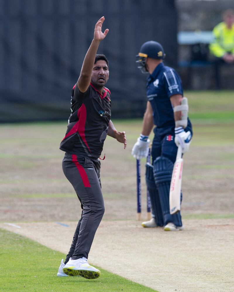 Junaid Siddique appeals for a caught behind dismissal off Kyle Coetzer. 