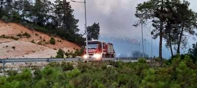 The fire brigades of the Regional Administration of Civil Protection in Jendouba continue their efforts to extinguish the fire that broke out on Tuesday afternoon in the Meloula forest. Photo: Tunisian Civil Defence