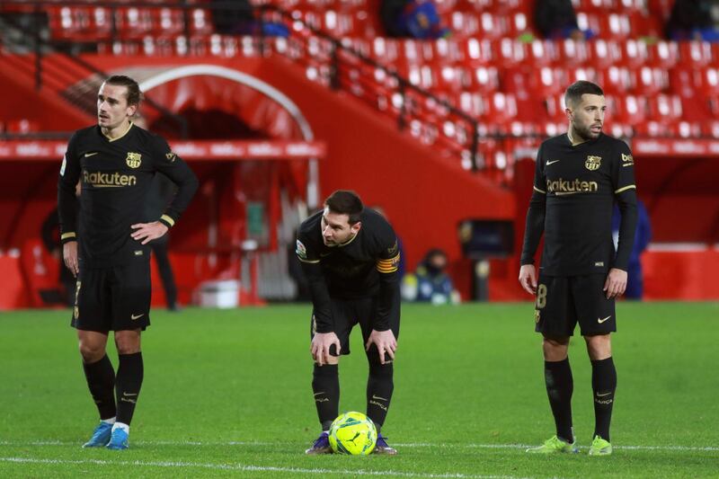Barcelona's striker Lionel Messi prepares to take a free kick next to teammates Antoine Griezmann (L) and Jordi Alba. EPA