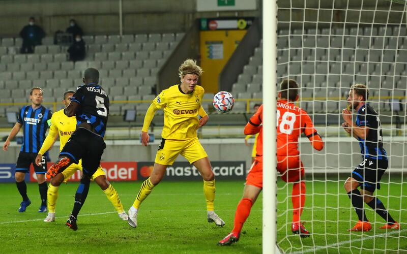 BRUGGE, BELGIUM - NOVEMBER 04: Erling Haaland of Borussia Dortmund scores his sides second goal during the UEFA Champions League Group F stage match between Club Brugge KV and Borussia Dortmund at Jan Breydel Stadium on November 04, 2020 in Brugge, Belgium. Sporting stadiums around Belgium remain under strict restrictions due to the Coronavirus Pandemic as Government social distancing laws prohibit fans inside venues resulting in games being played behind closed doors. (Photo by Dean Mouhtaropoulos/Getty Images)