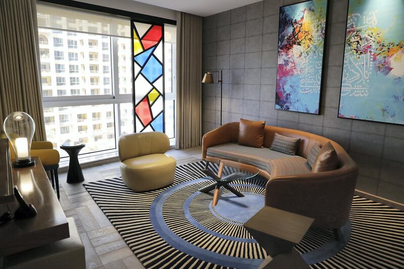 DUBAI , UNITED ARAB EMIRATES , October 17  – 2019 :- View of the residential room at the Andaz Dubai The Palm hotel on Palm Jumeirah in Dubai.  ( Pawan Singh / The National )  For Life Style