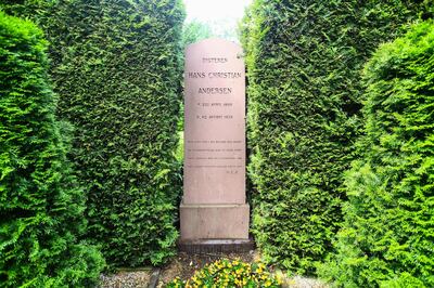 R47237 Grave of H.C. Andersen. Alamy