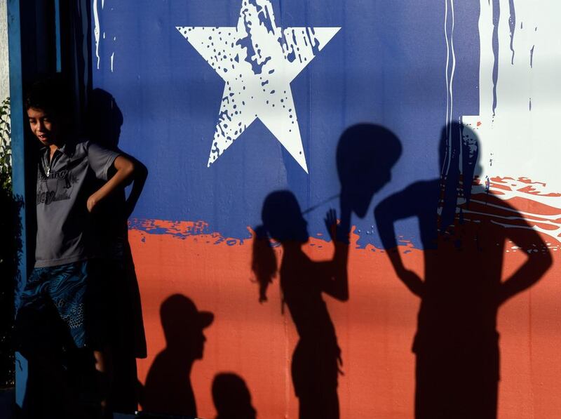 Supporters of the Chile squad wait outside the Toca da Raposa training site in Belo Horizonte two days before the start of the 2014 Fifa World Cup. Martin Bernetti / AFP 