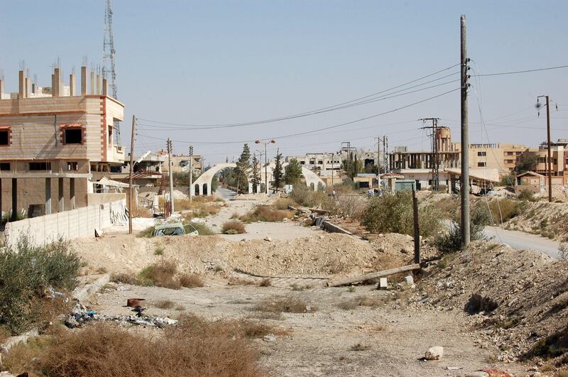 A general view shows a heavily damaged road in the recently retaken desert town of Al-Qaryatain on October 22, 2017.
Al-Qaryatain was a symbol of religious coexistence before the civil war broke out in 2011, with some 900 Christians among its population of 30,000.
 / AFP PHOTO / STRINGER