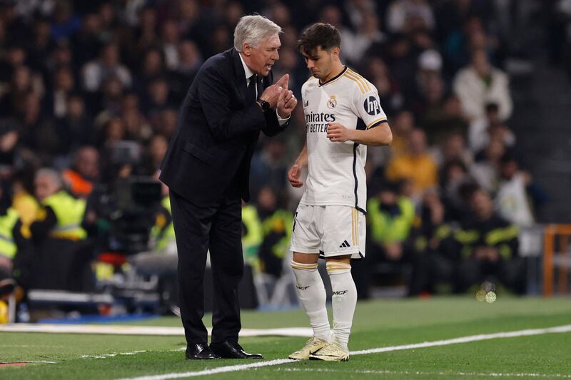 Real Madrid manager Carlo Ancelotti talks with Brahim Diaz during the game against Atletico. AFP