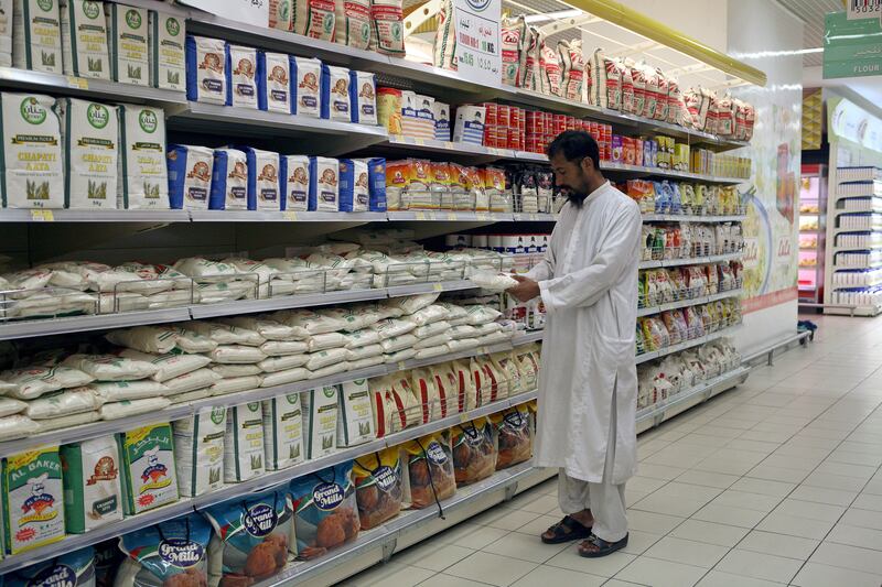 Abu Dhabi, UAE - October 19, 2008 - A grocery shopper looks at rice at Lulu Hypermarket. (Nicole Hill / The National) *** Local Caption ***  NH Lulu03.jpgNH Lulu03.jpg