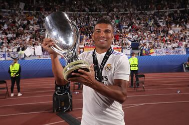 HELSINKI, FINLAND - AUGUST 10: Casemiro of Real Madrid celebrates with the UEFA Super Cup trophy after the final whistle of the UEFA Super Cup Final 2022 between Real Madrid CF and Eintracht Frankfurt at Helsinki Olympic Stadium on August 10, 2022 in Helsinki, Finland. (Photo by Alex Grimm / Getty Images )