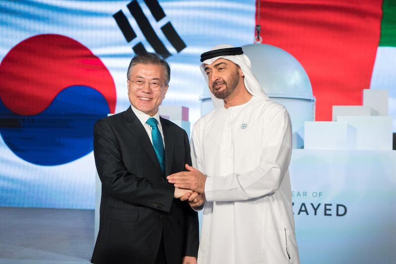 AL DHAFRA REGION, ABU DHABI, UNITED ARAB EMIRATES - March 26, 2018: HH Sheikh Mohamed bin Zayed Al Nahyan, Crown Prince of Abu Dhabi Deputy Supreme Commander of the UAE Armed Forces (R) and HE Moon Jae-in, President of South Korea (L), attend the Unit One Construction Completion Celebration, at Barakah Nuclear Energy Plant. 

( Rashed Al Mansoori / Crown Prince Court - Abu Dhabi )
---